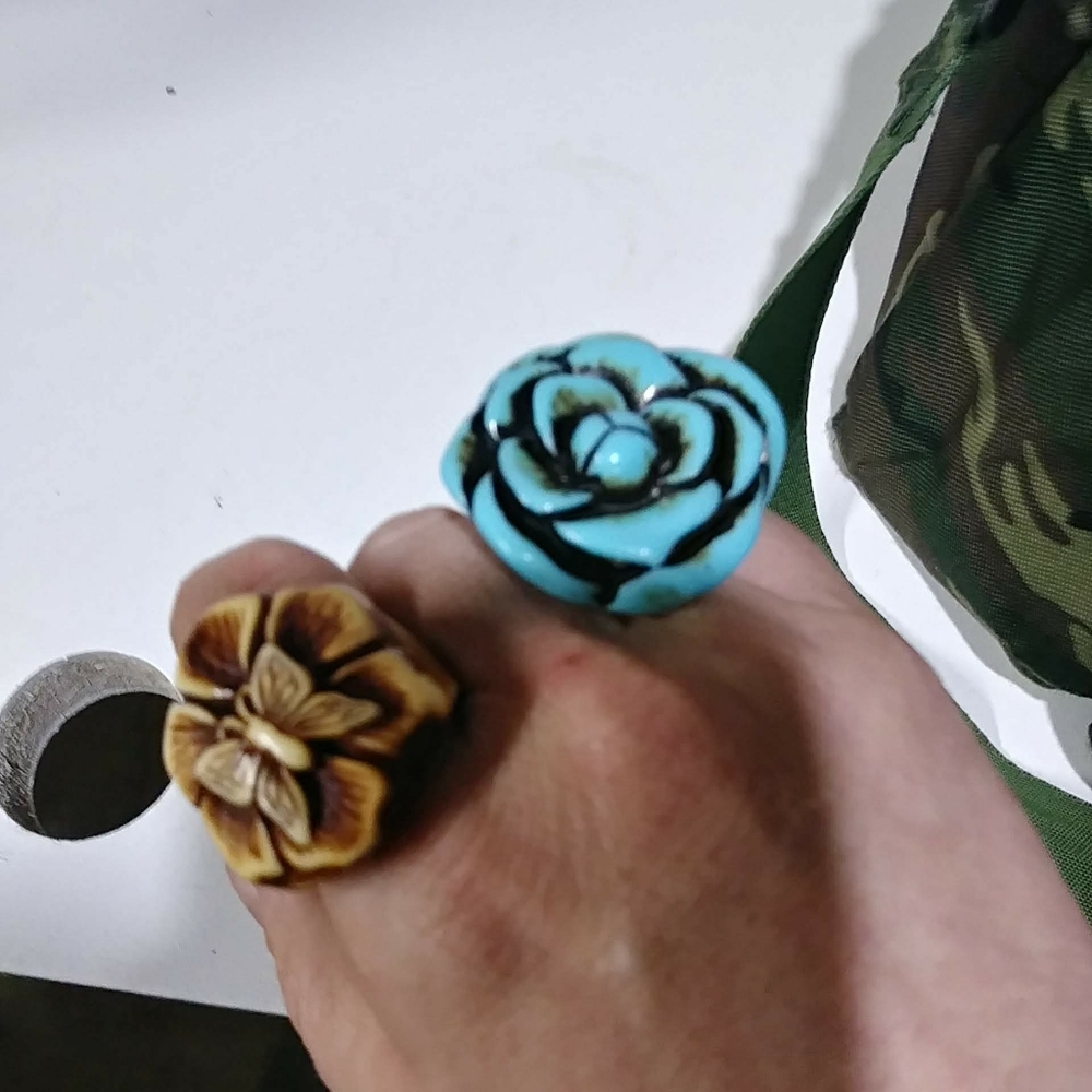 Vintage Lucite fashion rings set of 2